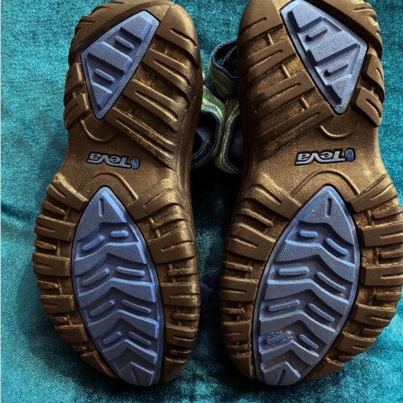 Teva Sandals. Hiking and Water Shoe Women's Size 6 Gorpcore Outdoor SKU 5 - Picture 3 of 4